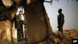 French soldiers and their Malian counterparts at an observation post outside Sevare, some 620 kms (400 miles) north of Bamako, Jan. 24, 2013. 