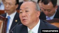 25일 국회 외교통상통일위원회에 출석한 류우익 통일부 장관.