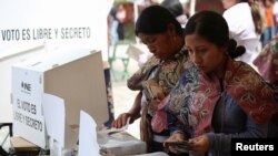 Meksikalılar devlet başkanlığı seçimleri için sandık başına gitti