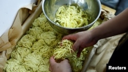 Ramen shop Menya Taisei's owner Taisei Hikage prepares to cook ramen with noodles at his shop in Tokyo, Japan, October 22, 2024. (REUTERS/Kim Kyung-Hoon)