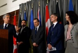 El canciller canadiense Francois-Philippe Champagne habla durante una conferencia de prensa con sus homólogos de Ucrania, Suecia, Afganistán y Gran Bretaña sobre la demanda a Irán por el derribo del avión de Ukraine International Airlines.