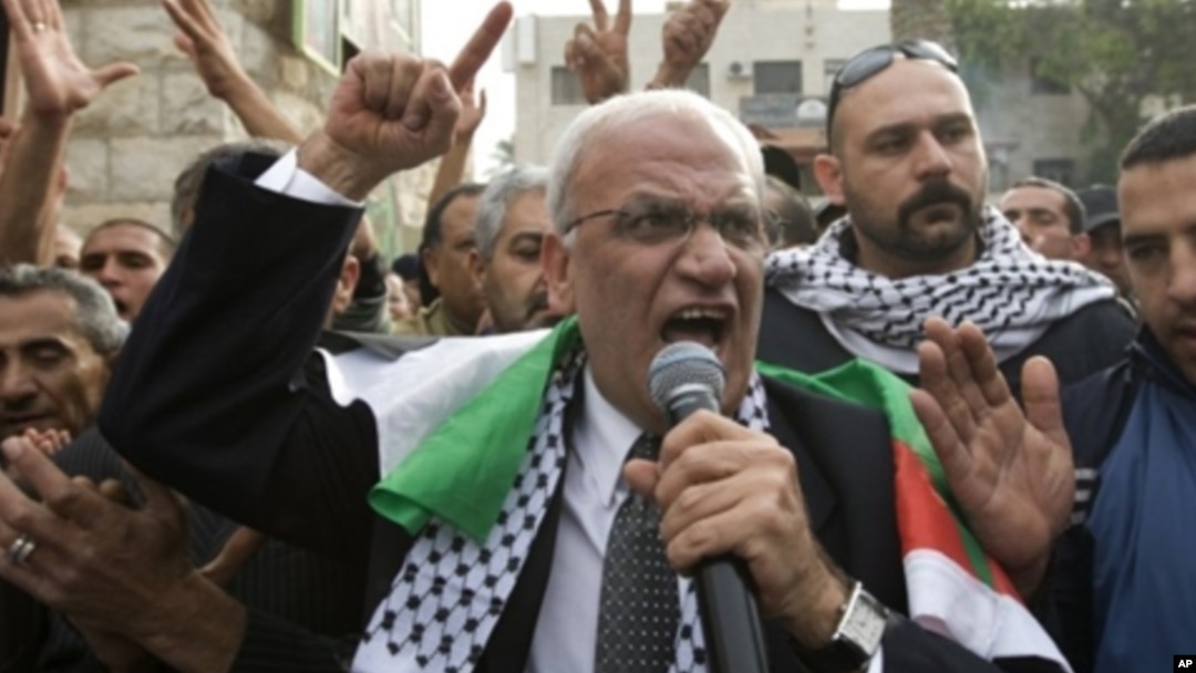 Juru runding utama Palestina Saeb Erekat (depan) dilaporkan mundur karena perundingan dengan Israel tidak bergerak sama sekali (foto: dok). 
