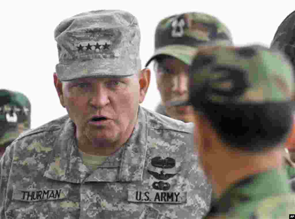 제임스 서먼 주한미군사령관은 21일 워싱턴에서 행한 연설에서 북한이 상당한 수준의 사이버전 능력을 보유하고 있다고 밝혔다. 또, 북한의 새 지도자 김정은 국방위 제1위원장에 대해, 예측 불가능하고 아버지 김정일 국방위원장보다 더 공격적이고 독단적이라고 평가했다.