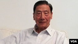 天则经济研究所创办人之一、中国经济学家茅于轼在北京接受采访 (美国之音张楠拍摄2011年7月13日)