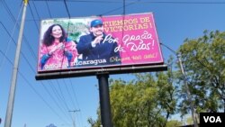 Un cartel de propaganda del presidente Daniel Ortega y su esposa, Rosario Murillo, de los tiempos en que la economía mostraba dinamismo y crecimiento.