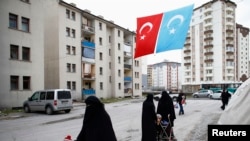 2015年2月11日土耳其中部城市开塞利的维吾尔难民妇女