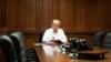 Presiden Donald J. Trump bekerja di ruang konferensinya di Walter Reed National Military Medical Center di Bethesda, Md., 3 Oktober 2020, setelah dinyatakan positif Covid-19. (Foto Resmi Gedung Putih oleh Joyce N.Boghosian)