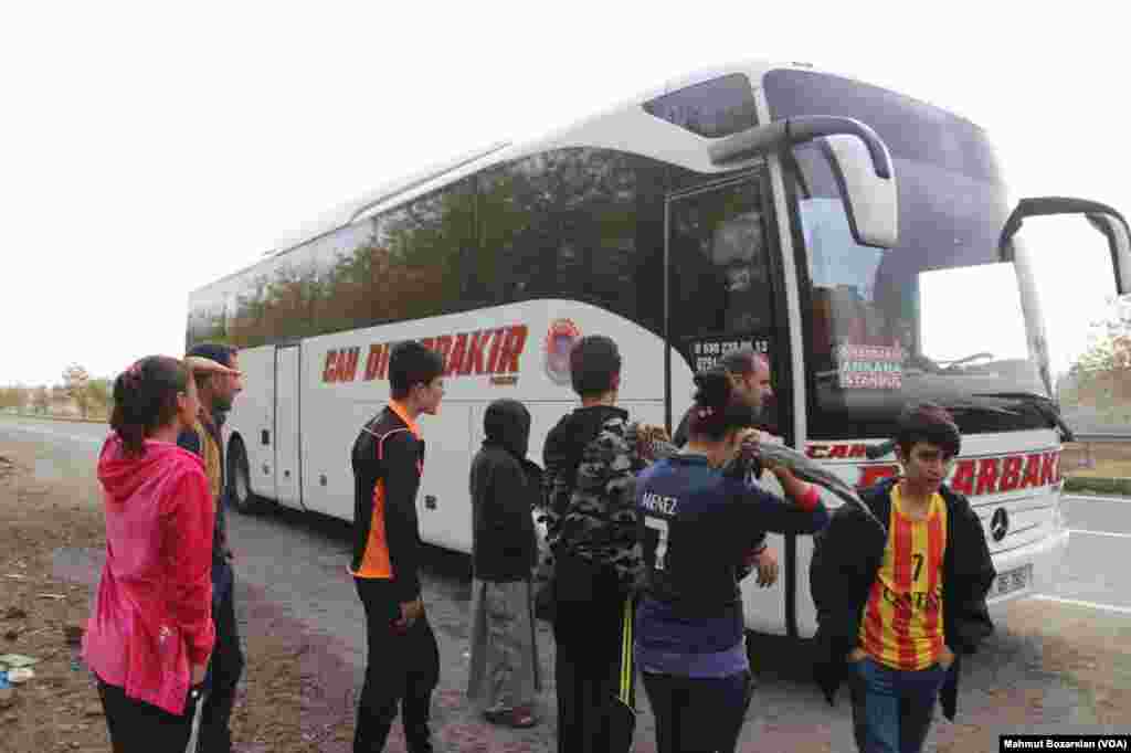 Ezidiler zaman içinde Sincar&#39;a ya geri döndü ya da başka ülkelere gitti.