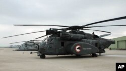 پاکستان میں سیلاب متاثرین کی امداد کے لیےموجود امریکی ہیلی کاپٹرز