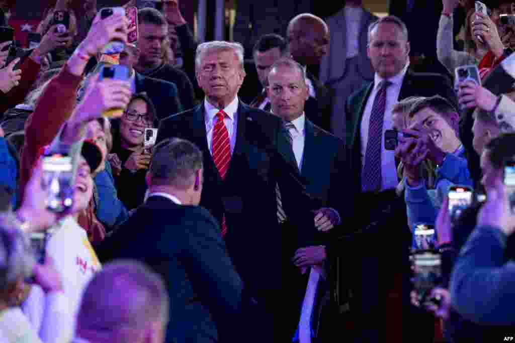 El presidente electo de EEUU, Donald Trump, llegó al Capital One Arena en su Mitin de la Victoria, previo a la toma de posesión programada un días después en Washington.&nbsp;