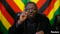 Primeiro-ministro do Zimbabué, Morgan Tsvangirai durante uma conferencia de imprensa em Harare, 13 Junho 2013