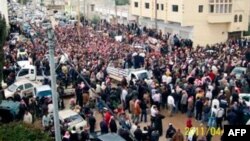 Ispraćaj tela ubijenih u akcijama sirijskih snaga bezbednosti protiv demonstranata u petak i subotu