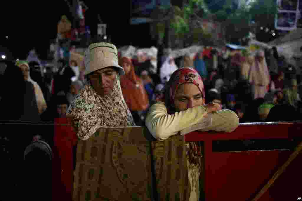 Supporters of Egypt's ousted President Mohamed Morsi pray at Rabaah al-Adawiya mosque, where Morsi supporters have installed a camp and hold daily rallies at Nasr City, Cairo, July 31, 2013.