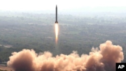 파키스탄 정부가 지난 2008년 2월 공개한 '가우리' 중거리 탄도미사일 시험발사 장면. (자료사진)
