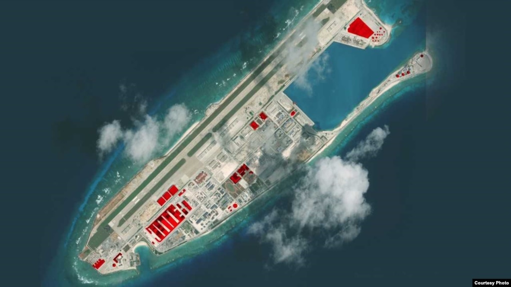 Hình vệ tinh đảo Chữ Thập (Fiery Cross Reef) của AMTI.