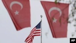 ABD'nin Ankara Büyükelçiliği, Türkiye genelinde Amerikan şirketlerine karşı protesto eylemi ve saldırı olasılığına karşı dikkatli olunması çağrısı yaptı. 