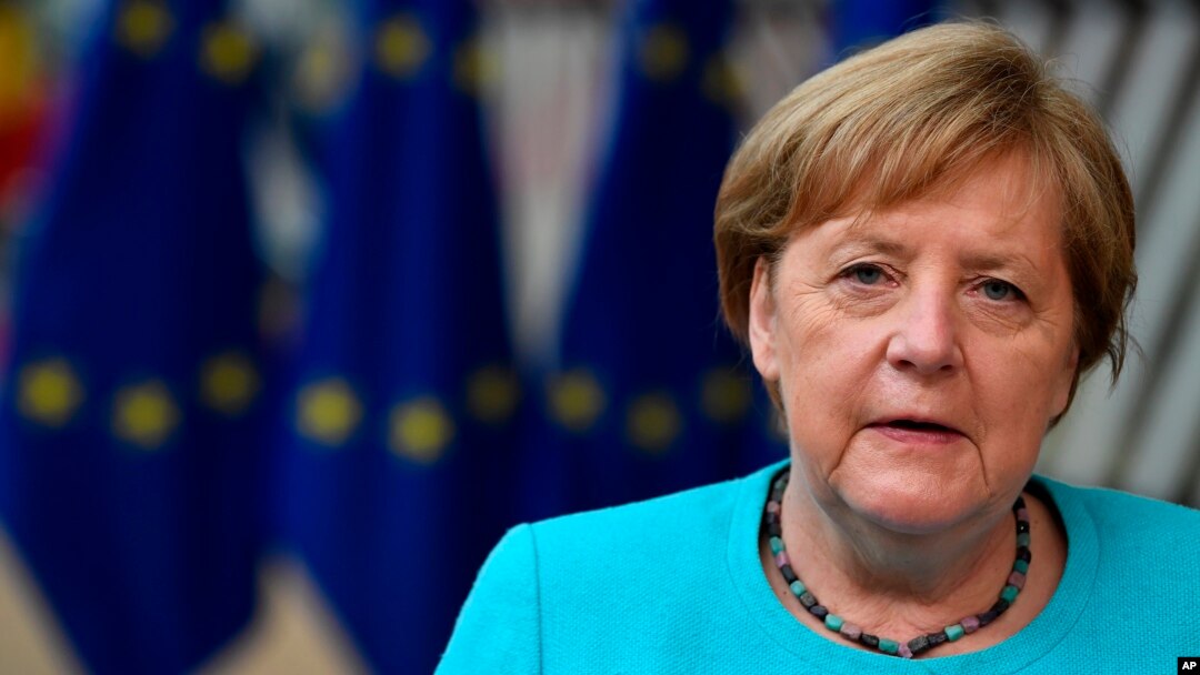 Kanselir Jerman Angela Merkel memberikan keterangan kepada wartawan pada KTT Uni Eropa di gedung Dewan Eropa di Brussels, Kamis, 24 Juni 2021. (John Thys, Pool Photo via AP)