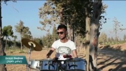 گەنجێکی عەفرین کە دەستێک و چاوێکی لە شەڕی دژی داعش لەدەستداوە