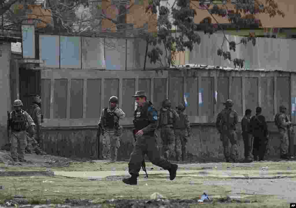 Afghan police and special forces surround the area after suicide bombers armed with assault rifles and hand grenades attacked a guesthouse used by foreigners in Kabul, March 28, 2014.