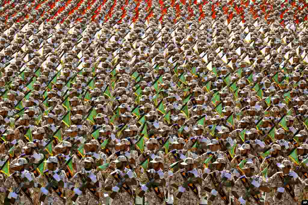 Members of the Iran&#39;s Revolutionary Guard march during an annual military parade marking the 34th anniversary of the beginning of the 1980-88 Iran-Iraq War, in front of the mausoleum (a building that houses a tomb or tombs)of the late revolutionary founder Ayatollah Khomeini, just outside Tehran. 
