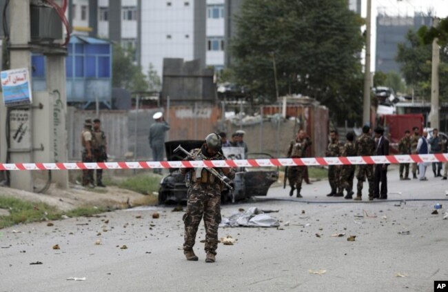 صدارتی محل کے قریب راکٹ حملوں کی فوری طور پر کسی گروہ نے ذمہ داری قبول نہیں کی۔