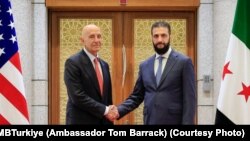 تامس بارک، فرستادۀ ویژۀ ایالات متحده در امور سوریه، گفته است که در ماه‌های اخیر چندین بار با احمد الشرع، رییس جمهور موقت سوریه، دیدار کرده است.