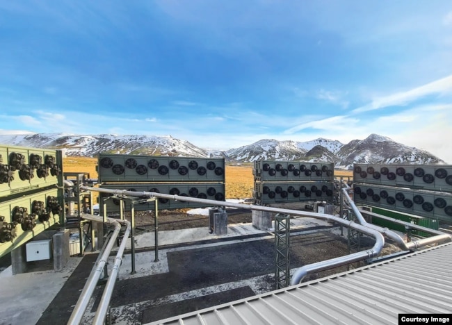 Pabrik "Orca" penyedot karbon dioksida terbesar di dunia berdiri di Islandia (dok: Climeworks)