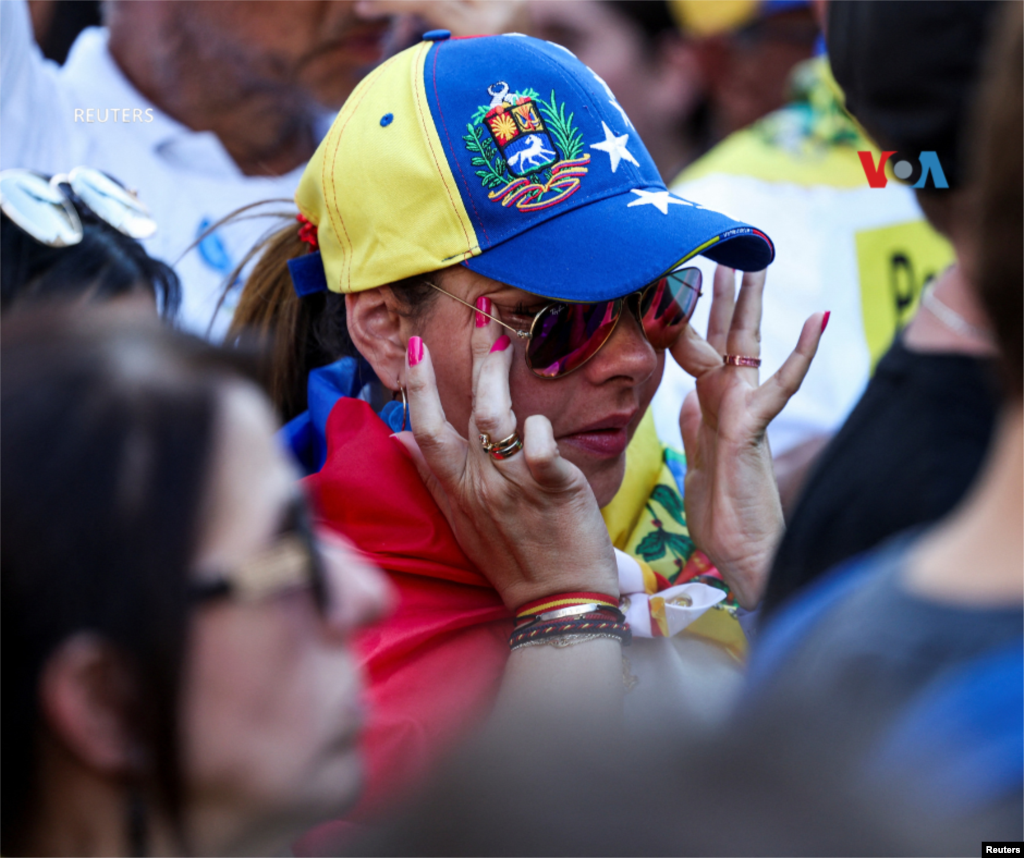 Venezolanos se reúnen en apoyo a Edmundo González, en Madrid.