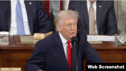 도널드 트럼프 대통령이 24일 국정연설에서 발언하고 있다.