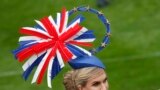 حواشی مسابقه اسب&zwnj;سواری مشهور بریتانیا / زنان جوان با کلاه&zwnj;های قشنگ - مسابقه اسب&nbsp;سواری &laquo;رویال اسکات&raquo; از سال ۱۷۱۱ توسط &laquo;ملکه آن&raquo; در بریتانیا بنیان گذاشته شد. این زن با کلاهی به شکل پرچم بریتانیا در مراسم شرکت کرد.&nbsp;<br />
&nbsp;