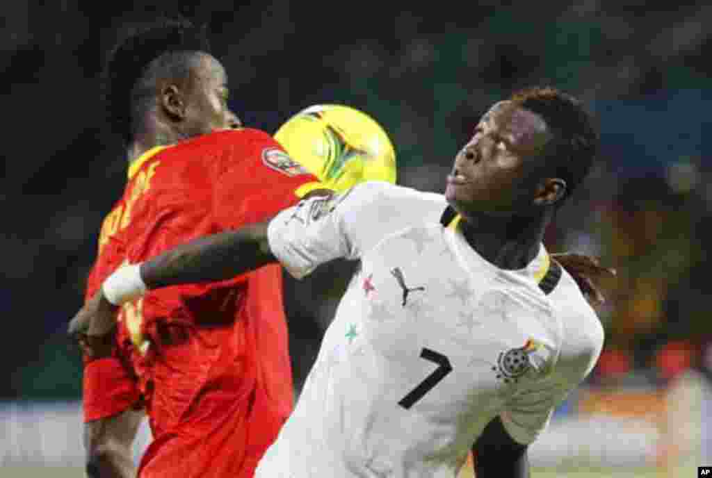 Ghana's Inkoom Samuel (R) challenges Bah Mamadou Dioulde of Guinea during their African Cup of Nations Group D soccer match at Franceville stadium February 1, 2012.
