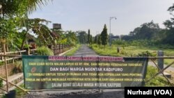 Kampung-kampung di Yogyakarta menerapkan pembatasan akses secara swadaya sejak akhir Maret 2020. (Foto: VOA/Nurhadi)