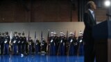 غش کردن یک نیروی نظامی وسط سخنرانی باراک اوباما، رئیس جمهوری آمریکا، در مراسم خداحافظی او از نیرو&zwnj;های آمریکا.
