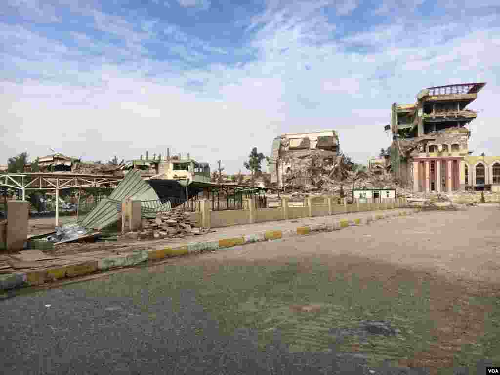 Parts of Mosul University were destroyed. (Kawa Omar/ VOA Kurdish)