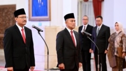 (Ki-ka) Mensos baru Gus Ipul dilantik bersama Kepala BNPT Irjen Eddy Hartono oleh Presiden Jokowi di Istana Negara, Jakarta, Rabu (11/9). (Biro Setpres)