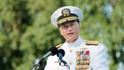 美國海軍上將溫尼菲爾德(Admiral Sandy Winnefeld)2015年7月31日在退役儀式上發言（美國國防部照片）