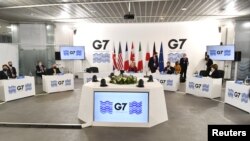 G7 နိုင်ငံခြားရေးဝန်ကြီးများနဲ အာဆီယံနိုင်ငံတွေက နိုင်ငံခြားရေးဝန်ကြီးများ အစည်းအဝေးအတွင်း အမှာစကား ပြောကြားနေတဲ့ ဗြိတိန် နိုင်ငံခြားရေးဝန်ကြီး Liz Truss. (ဒီဇင်ဘာ ၁၂၊ ၂၀၂၁)