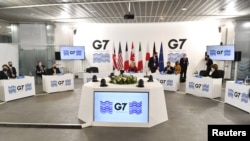 G7 နိုင်ငံခြားရေးဝန်ကြီးများနဲ အာဆီယံနိုင်ငံတွေက နိုင်ငံခြားရေးဝန်ကြီးများ အစည်းအဝေးအတွင်း အမှာစကား ပြောကြားနေတဲ့ ဗြိတိန် နိုင်ငံခြားရေးဝန်ကြီး Liz Truss. (ဒီဇင်ဘာ ၁၂၊ ၂၀၂၁)
