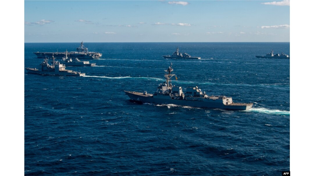 Fotografija američke mornarice objavljena 18. januara pokazuje američke brodove USS Kidd i USS Carl Vinson tokom pomorskih vježbi sa mornaricama Japana i Južne Koreje.