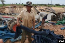 Nop Kimlong, a 44-year-old farmer in Pursat province’s Bakan district, told VOA Khmer that this year's rice cultivation was bad due to the lack of water, December 18, 2019 (Sun Narin/VOA Khmer)