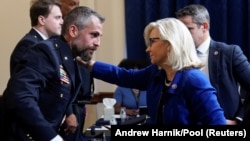 Polisye ki ta pral fè depozisyon sou atak daso sou Kongrè a pandan yo t ap rankontre ak Depite Liz Cheney (R-Wyoming).