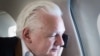 El fundador de WikiLeaks, Julian Assange, fue recibido en Australia por familiares, amigos y multitud de medios de comunicación.