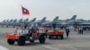 La presidenta de Taiwán, Tsai Ing-wen, revisa tropas aéreas en la Base aérea de Chiayi el 18 de noviembre de 2021.