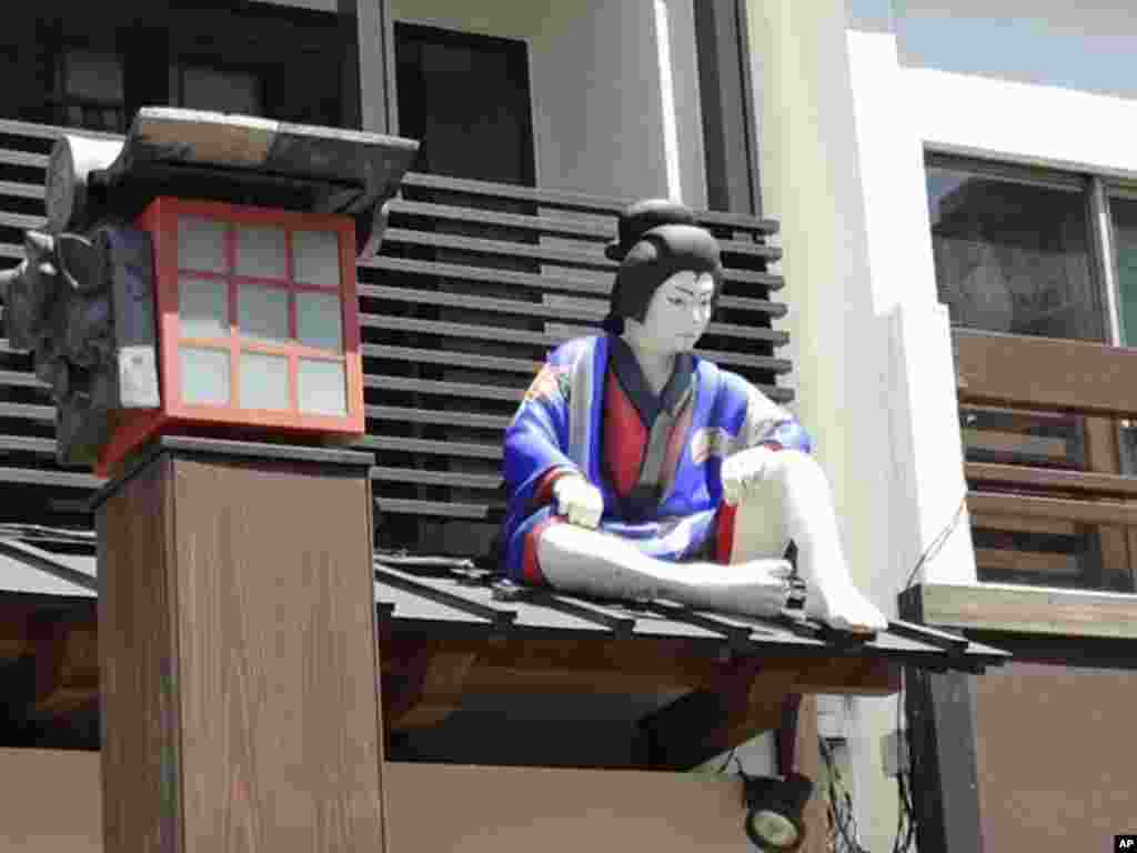 浅草寺旅游区门檐上的人物像