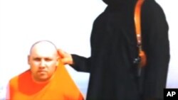 Imágen de Steven Sotloff en el video de la ejecución de James Foley.