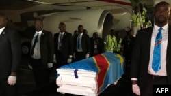 The casket containing the remains of former Congolese Prime Minister and opposition leader Etienne Tshisekedi is unloaded from a plane after its arrival in Kinshasa from Belgium, May 30, 2019. 