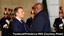 Le président Félix Tshisekedi et son homologue français France Emmanuel Macron se saluent au Palais de l'Elysée, Paris, 11 novembre 2019. (Facebook/Présidecene RDC)