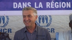 Fillipo Grandi, patron de l'UNHCR au site de déplacés de Inzouet à Ouallam, le 29 janvier 2020. (VOA/Abdoul-Razak Idrissa)