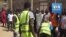 Les secouristes nigérians sur les lieux d'une attaque djihadiste