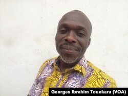 Innocent Gnelbin, président de Initiative Ivoirienne pour la Démocratie et le Développement dénonce cette augmentation salariale en vue, le 17 janvier 2018. (VOA/Georges Ibrahim Tounkara)